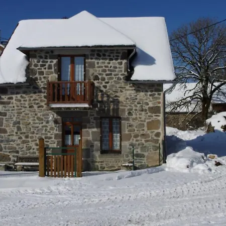 Tatil Evi Au Calme Avec Jardin Pres Des Volcans D'auvergne, 2 Chambres, Proche Activites Nature, Animaux Admis - Fr-1-742-426 *