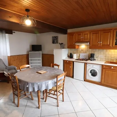 Au Calme Avec Jardin Pres Des Volcans D'auvergne, 2 Chambres, Proche Activites Nature, Animaux Admis - Fr-1-742-426 Tatil Evi