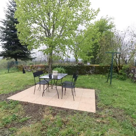 Au Calme Avec Jardin Pres Des Volcans D'auvergne, 2 Chambres, Proche Activites Nature, Animaux Admis - Fr-1-742-426 Tatil Evi *